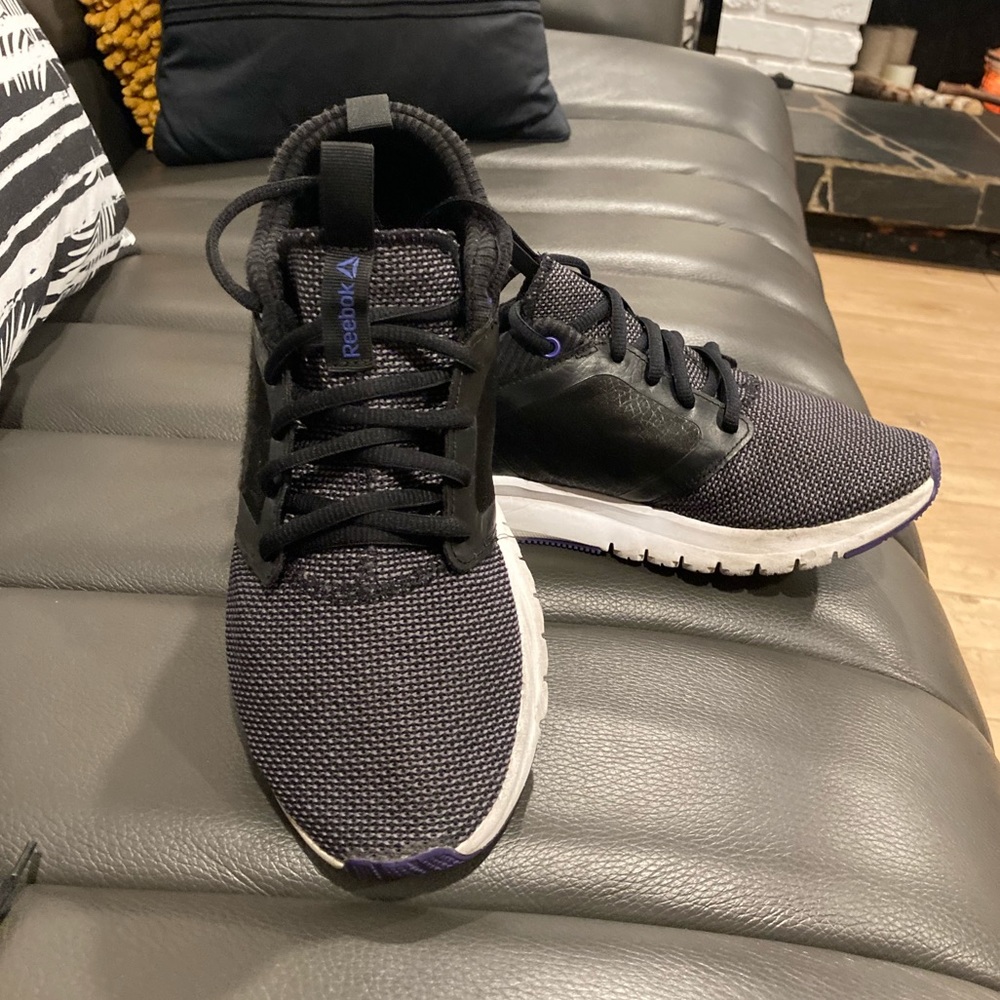 Size 8 Women’s Athletics Shoe